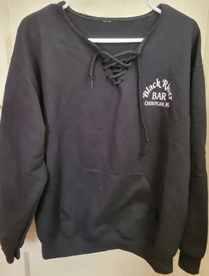 Sudadera para mujer negra con cuello en V Black Lake MI, Just Say Buck-It talla mediana Foto 1 de 3