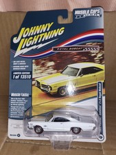 Johnny Lightning Muscle Cars USA 1965 Pontiac Catalina 2+2 Royal Bobcat Ivory