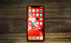 iPhone XR With TikTok Installed - Zdjęcie 1 z 1