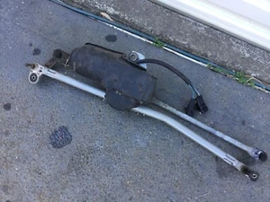2001 Maserati 3200GT wiper motor assembly - Picture 1 of 4