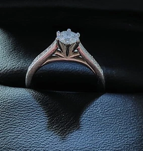 Platinum diamond engagement ring - Picture 1 of 4