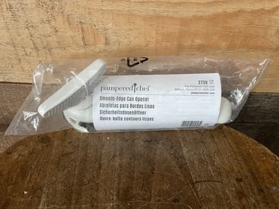 NUEVO - Pampered Chef - #2759 - Abridor de latas de borde liso - Blanco SELLADO Foto 1 de 2