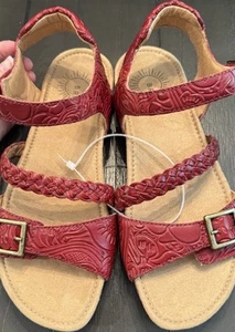 Brioso Women’s Size 8.5 Solera Floral Tooled Red Genuine Leather Sandals $110 - Picture 1 of 13