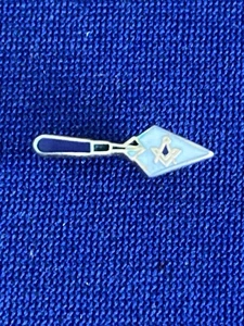SEHR SCHÖNE FREIMAURER ANSTECKNADEL.KELLE MIT QUADRAT & KOMPASS. (110) - Bild 1 von 2
