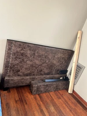 Marco de cama Queen plataforma de madera clásica Foto 1 de 2