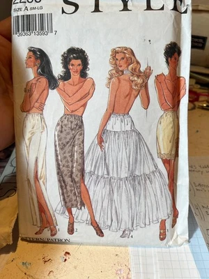 Style Slips/Underskirts Sewing Pattern - Image 1 of 2
