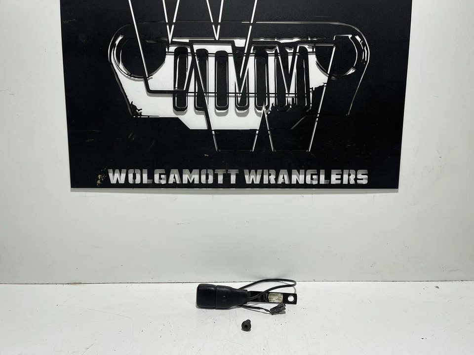 Jeep Wrangler TJ 2003-2006 Drivers Front Left Female Seat Belt Buckle w/ BOLT - Image 1 of 4