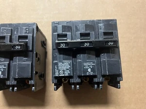 (1) Disyuntor Siemens Q330 3 polos 30A 240V 60Hz Series QP - NUEVO - Imagen 1 de 2