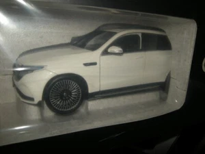 1:18 NZG Mercedes-Benz EQC 400 4Matic designo diamantweiß/white in OVP - Picture 1 of 1