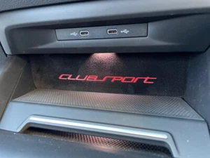 Blende mit Logo "Clubsport" für das Handyfach für Golf 8 GTI MK8 CS45 45 CD - Picture 1 of 3