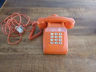 VINTAGE TELEPHONE SOCOTEL S63 ORANGE  A TOUCHES  Vintage  - Photo 1/4