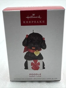 Hallmark 2024 Ornament Welpenliebespudel 34. in der Puppy Love Ornament Serie - Bild 1 von 7