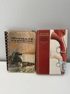 VTG "Hornady Handbook of Cartridge Reloading" (1st edition, 1967) & Vol. II  Lot - Bild 1 von 4