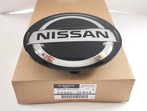 Emblema de parrilla delantera Nissan 62890-7FW0A Rogue Kicks para sistema de sensor de radar OEM - Imagen 1 de 13