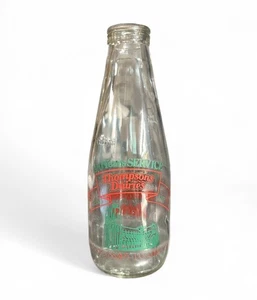 Bottiglia Latte Vintage Pubblicitaria Thompsons Daries Edizione Servizio 100 Anni  - Foto 1 di 2