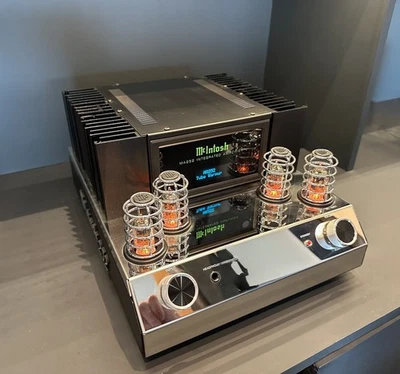 McIntosh - MA252 Integrated Amplifier - great condition - Boxed, all accessories - Image 1 of 4