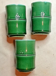 TAZZE DA TÈ GIAPPONESI IN CERAMICA (TRE) UNOMI, A FORMA DI STELO DI BAMBÙ, VERDE 11523B - Foto 1 di 7