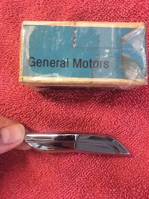 1970 Oldsmobile Delta 88 Custom Holiday Sedan NOS Rear Door Window Reveal Trim - Image 1 of 4