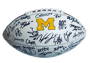 2023 MICHIGAN WOLVERINES TEAM SIGNED LOGO FOOTBALL COA 70+ AUTOS MCCARTHY CORUM - Picture 1 of 3