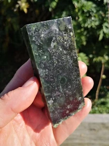 Talla lapidaria losa magnética cristalizada natural Greenstone Pounamu Tangiwai - Imagen 1 de 9