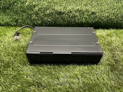 RANGE ROVER P38 6 CD DISC MULTI CHANGER DISC PLAYER XQE100240 98-02 DISCOVERY 2 - Image 1 of 3