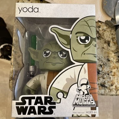 Figura de acción Star Wars Mighty Muggs YODA 5,5" con sable de luz Hasbro 2008 Foto 1 de 4