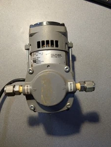 Cole-Parmer Vacuum/Pressure Diaphragm Pump L-79200-30 - Picture 1 of 11