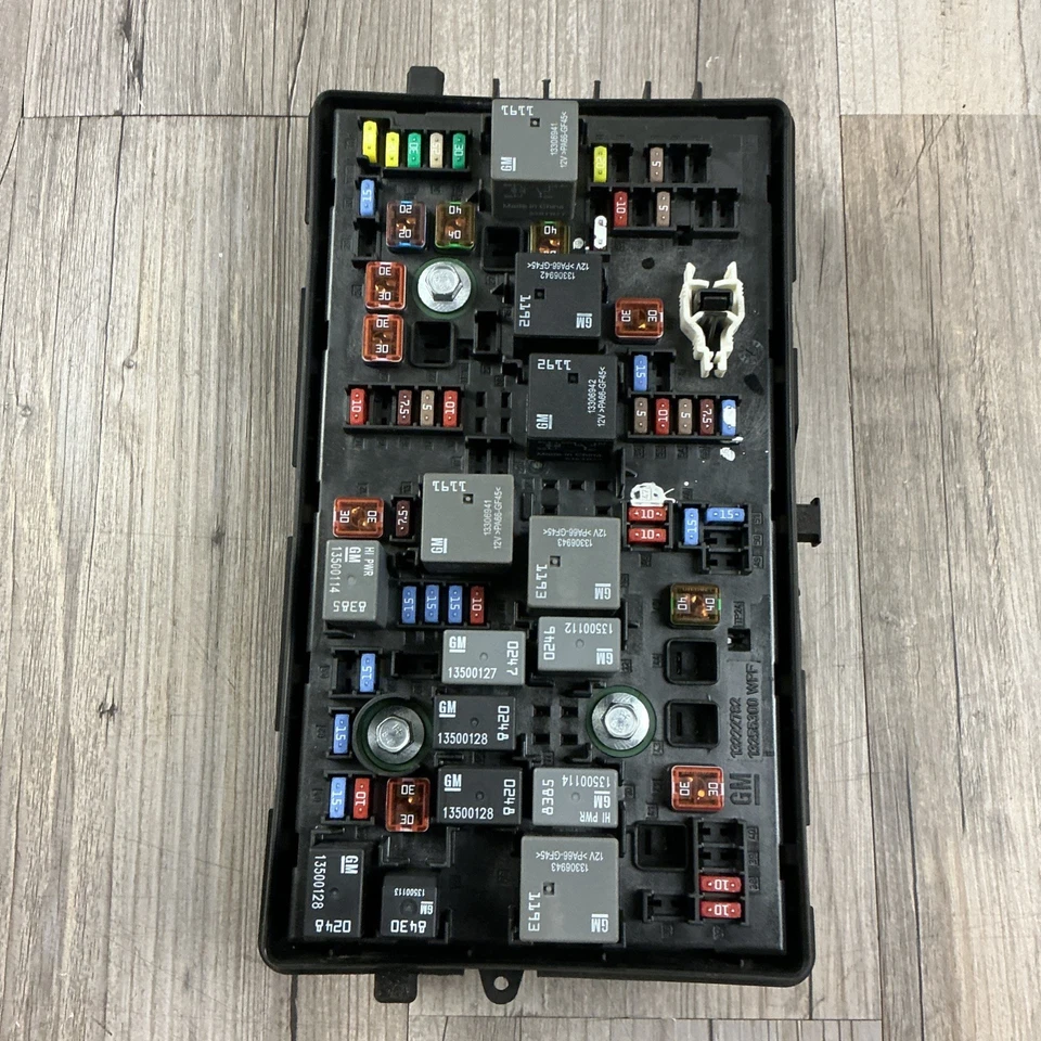 2011-2014 Chevrolet Cruze 1.4L OEM Engine Fuse/Relay Junction Box  P/N 95216200 - Image 1 of 4