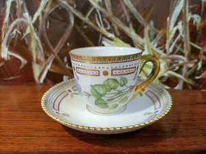 ROYAL COPENHAGEN Denmark, Flora Danica, edle Mokkatasse mit Untertasse Viola - Picture 1 of 9