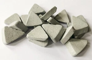 Medios de caída triangulares de cerámica - 3/8"" x 7/8"" - caída de metal y roca - Imagen 1 de 3