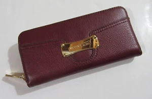 Portafoglio Michael Kors Saratoga in pelle Continental con zip bordeaux nuovo senza etichette - Foto 1 di 6