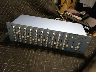 Ecualizador mezclador de micrófono Alesis 12R Multimix 12R (solo perilla negra (1 cada uno) Foto 1 de 4