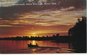 Saludos desde Stevens Point Wisconsin barco al atardecer postal de colección - Imagen 1 de 3