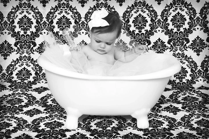 Damask Photography Backdrop 5ft x 9 ft Black White Background Studio Photo Shoot - Image 1 of 1