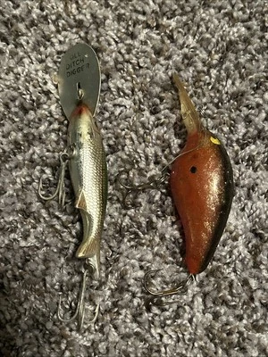 Lot Of 2 Doll Ditch Digger 5" Vintage Fishing Lure Crankbait With Another Lure Foto 1 de 4