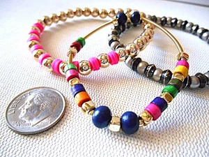 Menge 3 Goldfarben & Rosa/Blau/Mehrfarbig Perlen Stretch Armbänder - Bild 1 von 4