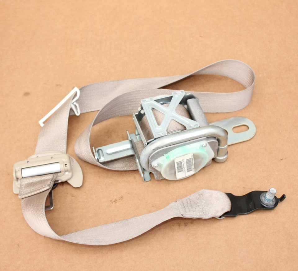 Оригинальный передний внешний ремень безопасности, левый Mopar для Jeep Grand Cherokee 2014-2018 годов выпуска - Изображение 1 из 4