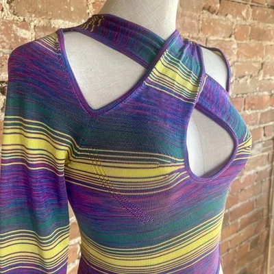 Suéter Urban Outfitters Cassidy recortado manga larga para mujer talla SP Foto 1 de 4