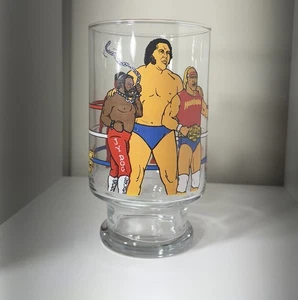 Copa vintage Titan Sports 1985 WWF 32 OZ vidrio Andre Hulk Piper Sheik Volkoff JYD - Imagen 1 de 4