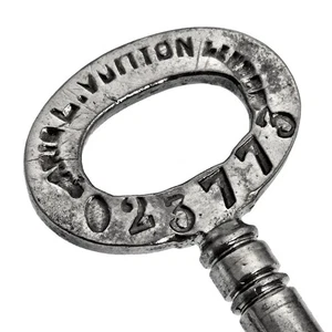 LOUIS VUITTON Steamer Trunk Key Code '023773' Pre-1931 40mm Antique - ref.k173 - Picture 1 of 5