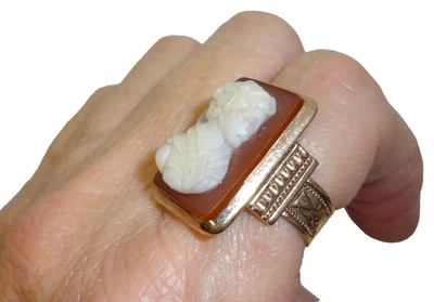 Antique 10K Rose Gold Sardonyx Hard Stone & Carnelian Cameo Ring Size 7.5 - Image 1 of 4