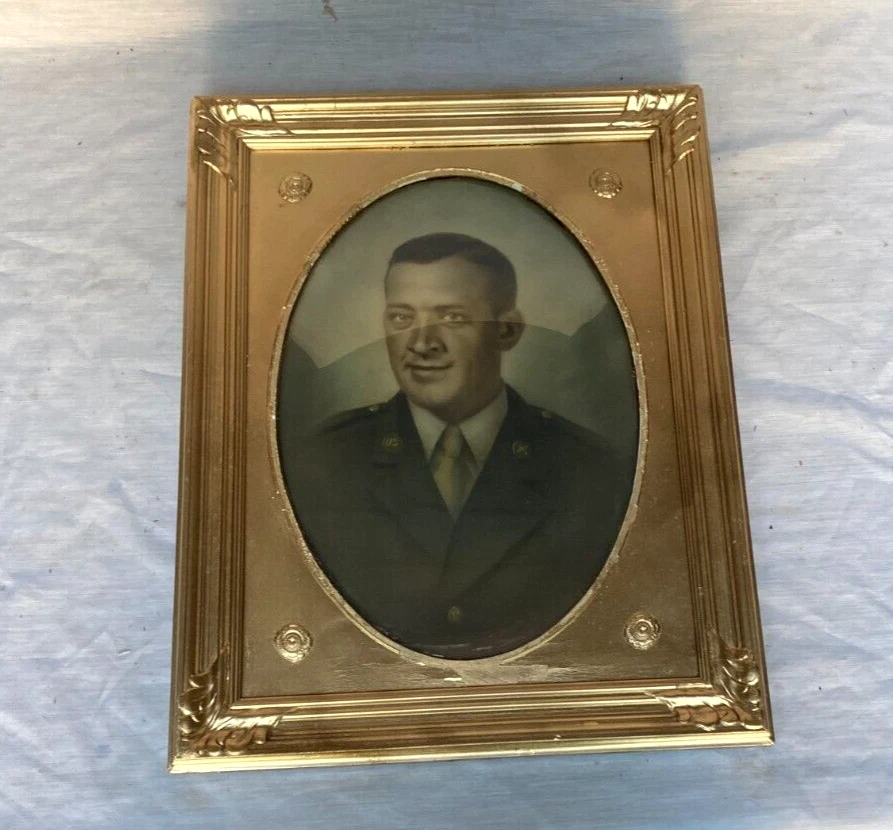 Marcos de fotos antiguos de madera ornamentados de vidrio convexo para fotos militares Foto 1 de 2