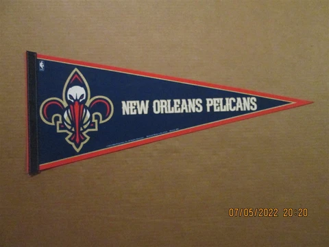 NBA New Orleans Pelicans Vintage Circa 2013 Team Logo Basketball Pennant Cover