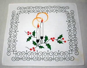 ACEBO Y VELA DE NAVIDAD DISEÑO 13"" X 11,75"" LINO DOILY - Imagen 1 de 2