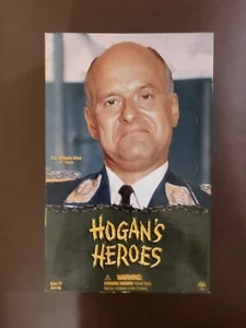 Col Wilhelm Klink scala 1/6 HOGAN'S HEROES SideShow da collezione NUOVO - Foto 1 di 8