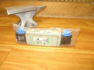 Numatics L22BB4520 *NEW* Pneumatic Solenoid Valve - Picture 1 of 6