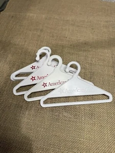 Paquete de 5 perchas de tela para muñecas American Girl - Imagen 1 de 5