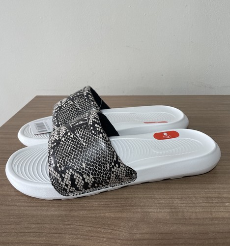 NIKE VICTORI ONE SLIDES STAMPA PELLE DI SERPENTE UK5 5 EUR39 CN9676 007 SABBIA DEL DESERTO