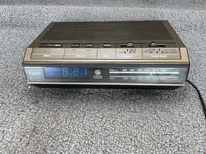 GE 7-4642B Radio Alarm Clock-AM/FM-Vintage 1984-Blue Digits-Tested/Works - Picture 1 of 6