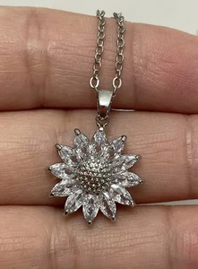 Halskette mit Blumenanhänger 18 Zoll lang - Bild 1 von 8